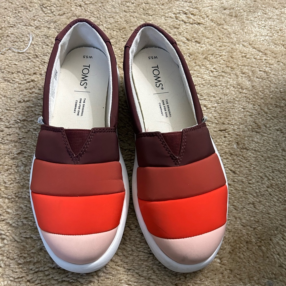 Toms Alpama Quilted Slip Ons size 5.5 women’s